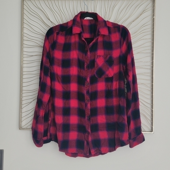 BeachLunchLounge Cherry Red Black Purple Plaid Flannel Button Down Shirt Small - Picture 4 of 9